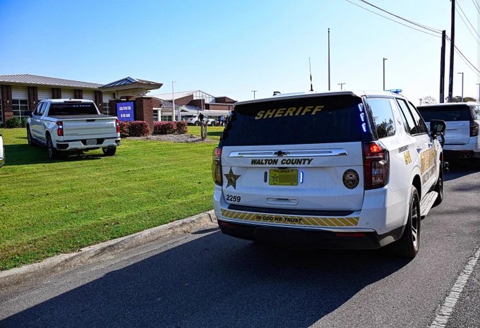 佛罗里达州一所中学周二早晨发生持刀伤人事件，2名学生及1名成年人受伤