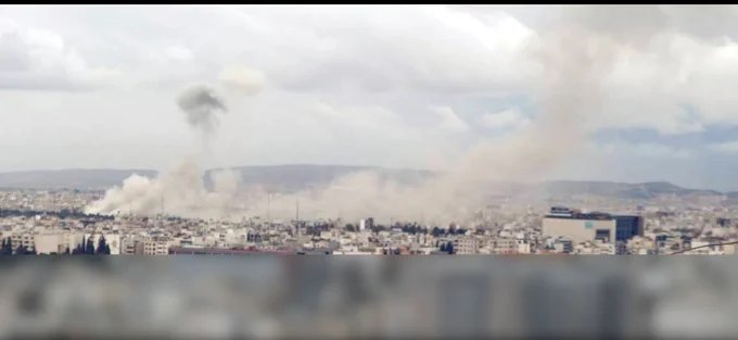 读者投稿图片显示，伊朗设拉子空降部队基地方向于当地时间周三上午10时15分遭到袭击