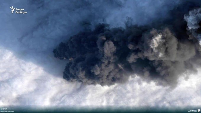 俄罗斯列宁格勒州普里莫尔斯克港口油库大火已持续燃烧第二天