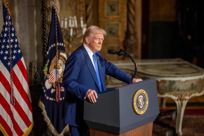 川普接受福克斯新闻采访，被问及普京向伊朗提供美军在中东位置情报一事时表示："我觉得他可能确实在帮他们一点，是的，我想是这样