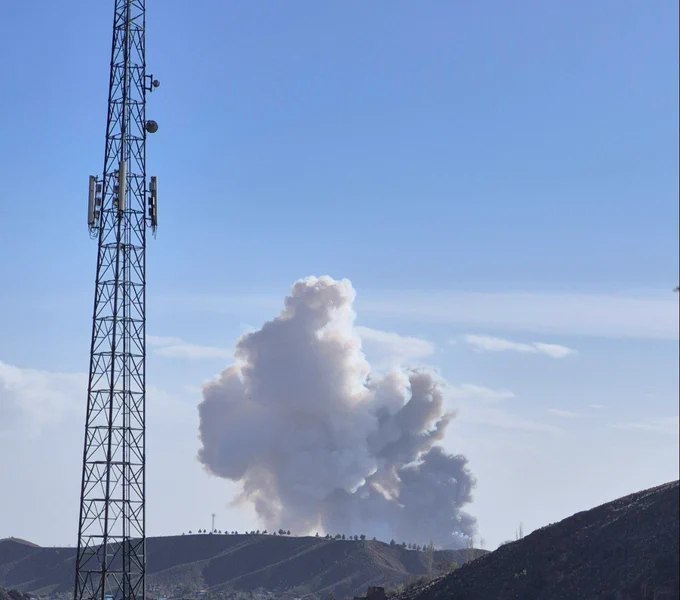 伊朗呼罗珊省尼沙布尔工业区周四下午约16时遭到袭击，当地市民拍摄的画面已流出