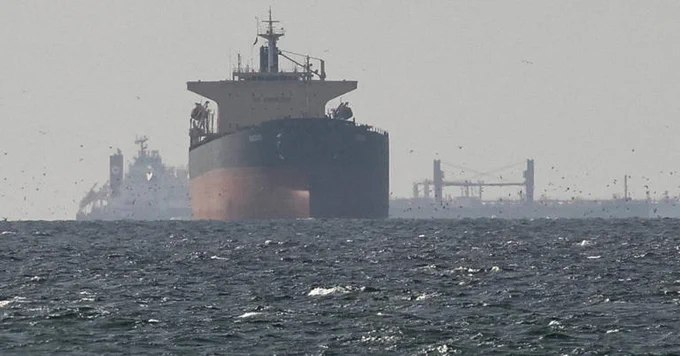 伊朗议会通过法案，对过境霍尔木兹海峡的船只征收最高200万美元的通行费，且须以伊朗里亚尔支付