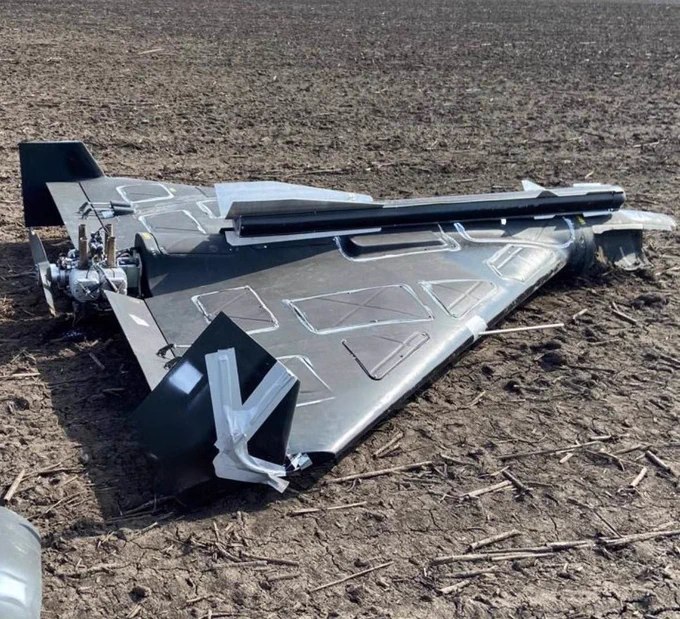 坠毁的俄罗斯 Geran-2 无人机残骸中发现携带有 R-60M 导弹模型，此举疑为迷惑乌克兰飞行员在拦截无人机时产生误判